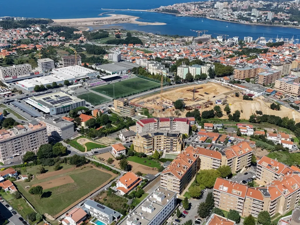 Apartamento T3 com Vista Panorâmica em Canidelo, Vila Nova de Gaia - Image 4