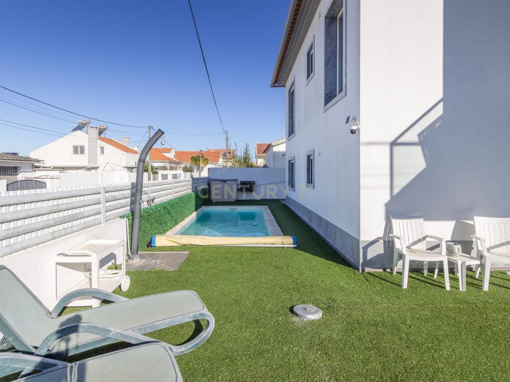 Fernão Ferro - Moradia Isolada de 5 assoalhadas com piscina e quarto no r/c - Image 4