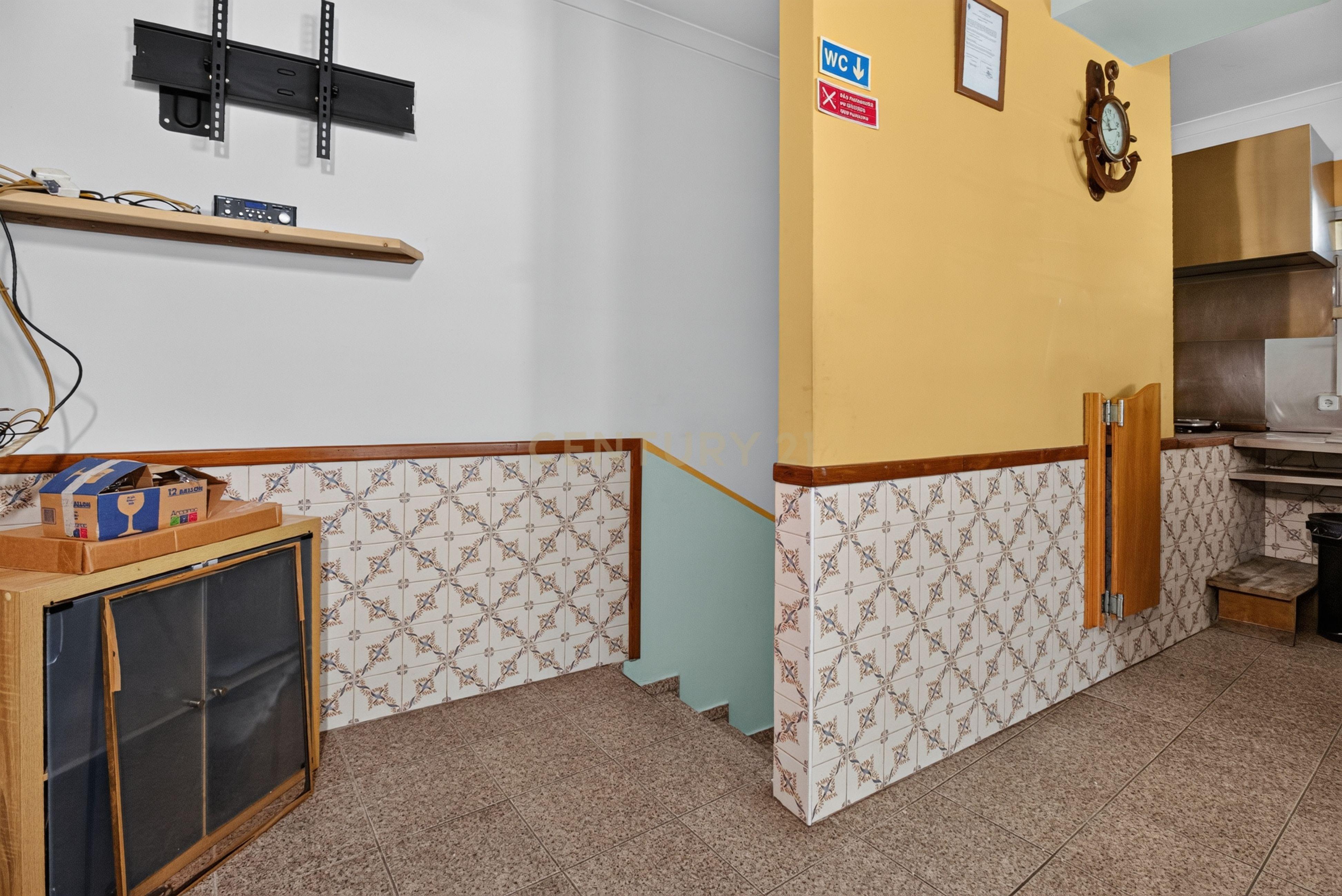 Fotografia 10 de Loja equipada no Centro de Bragança