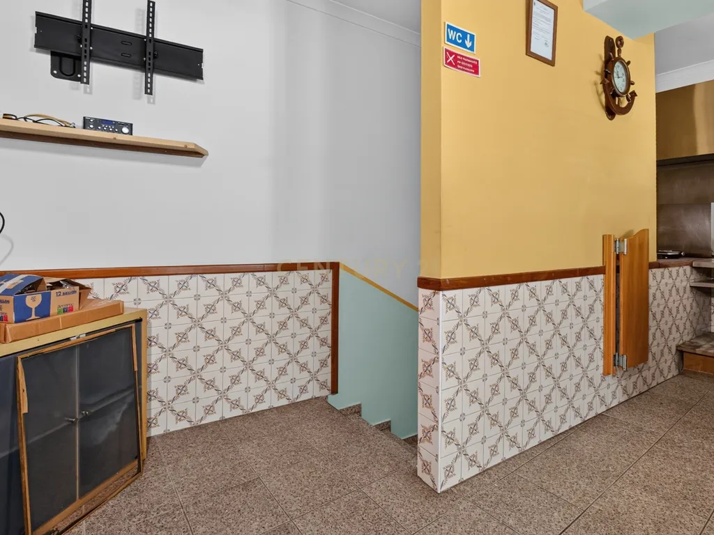 Loja equipada no Centro de Bragança - Image 10
