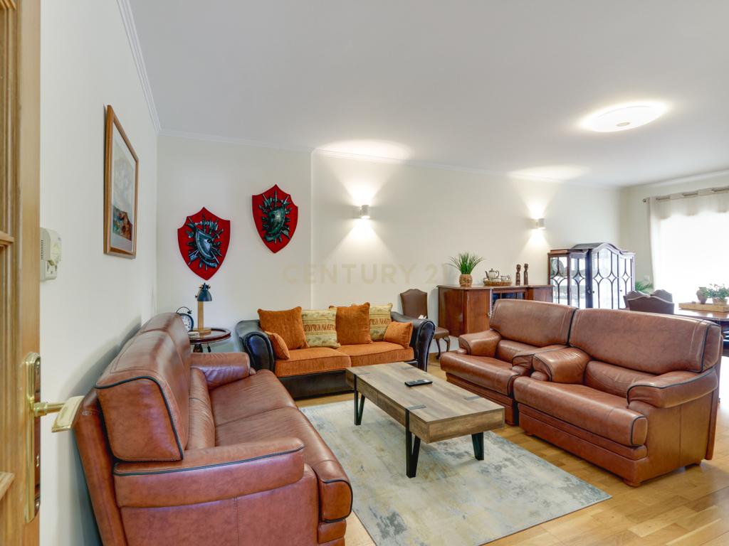 Apartamento T3 no Montijo | 143m2 área bruta útil | 2 garagens e elevador - Image 10