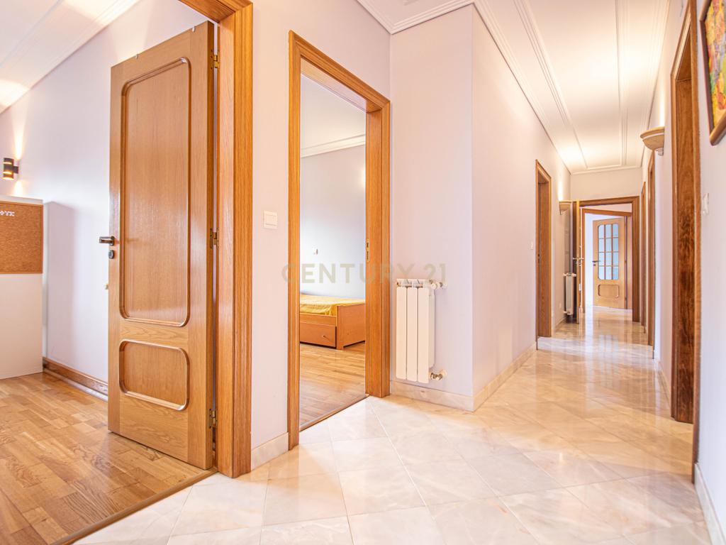 Apartamento T4 no Real Forte c/ 2 Box - Image 17