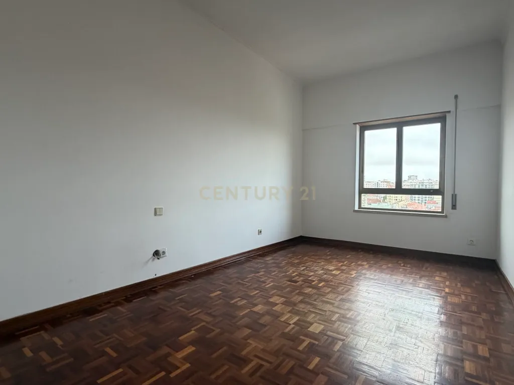 Apartamento T3 com Varandas e Vista Panorâmica no Bonfim, em Setúbal - Image 27