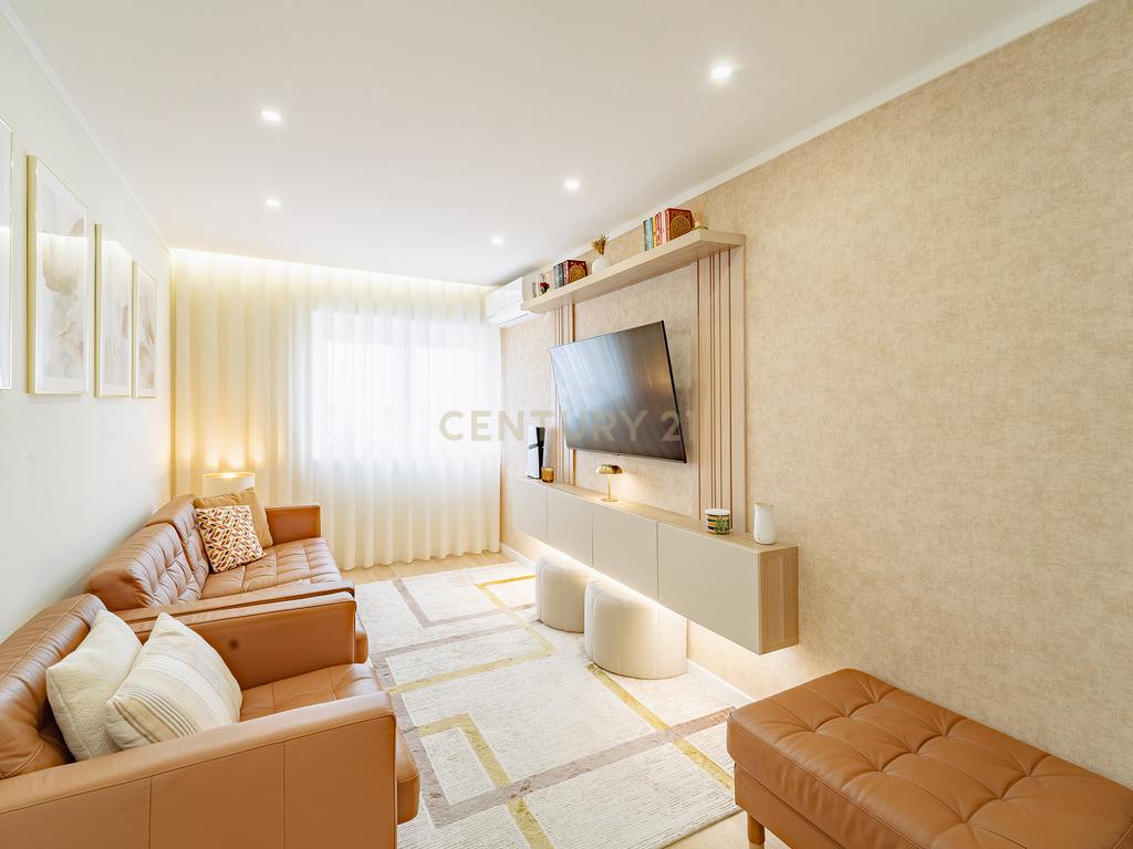 Apartamento T2 Remodelado na Torre da Marinha - Image 11