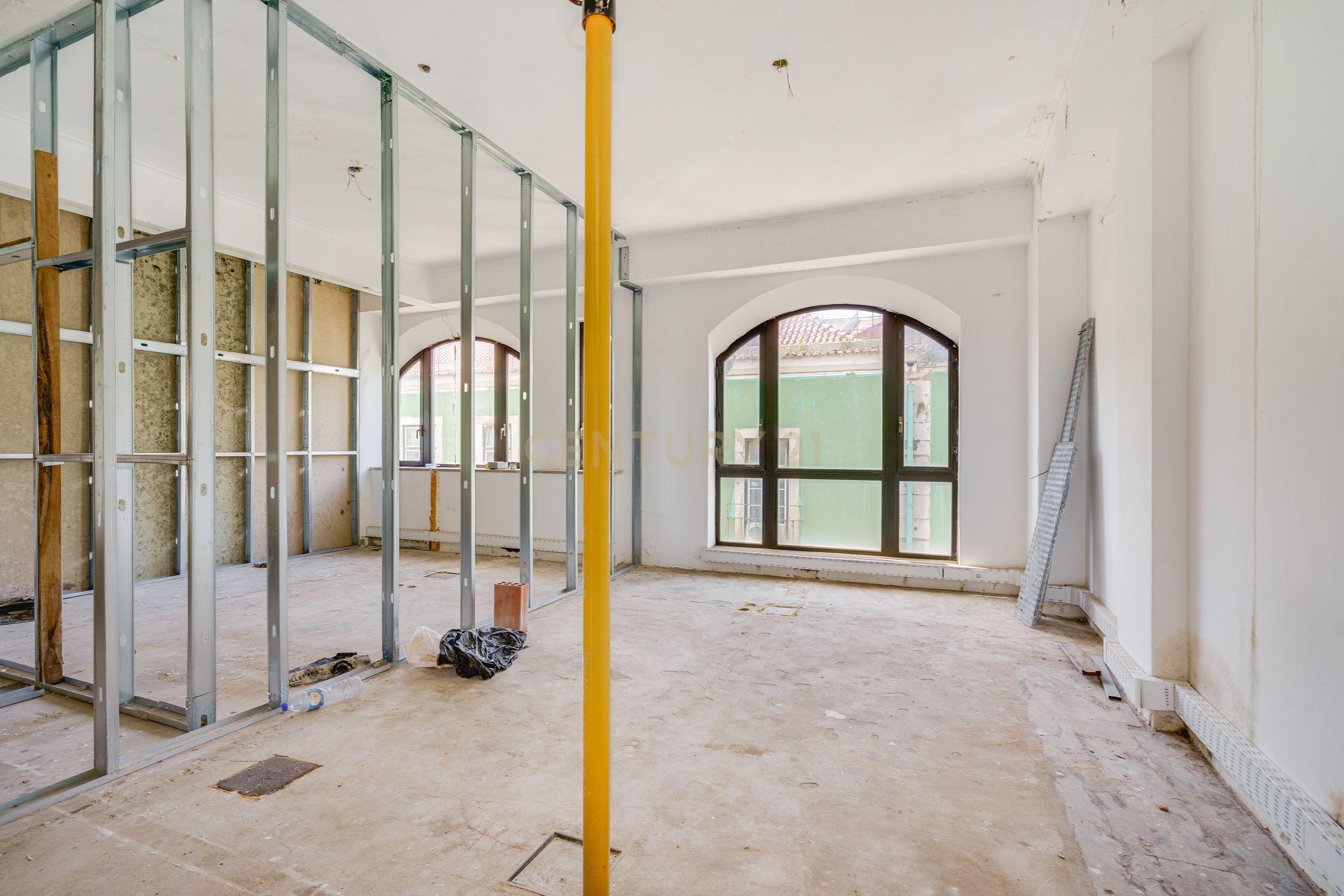 Fotografia 8 de Prédio de Serviços em Alcântara – Projeto Aprovado para Aparthotel com 15 Unidades | Próximo ao LX Factory e Allo | Alcântara Lisbon Offices