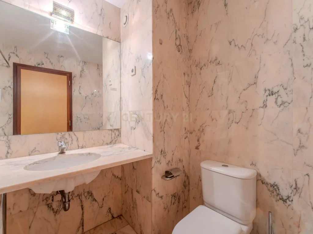 Apartamento T5 na zona do Aviz - Porto - Image 33
