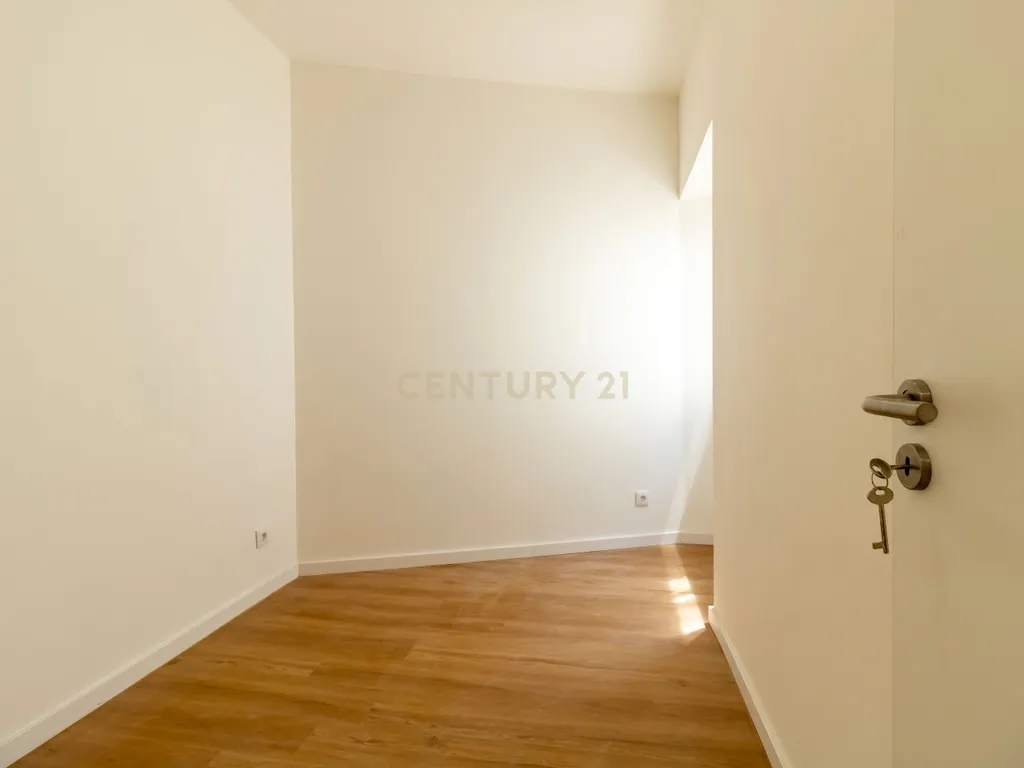 T1 Integralmente remodelado com Logradouro na Estefânia, Lisboa - Image 10