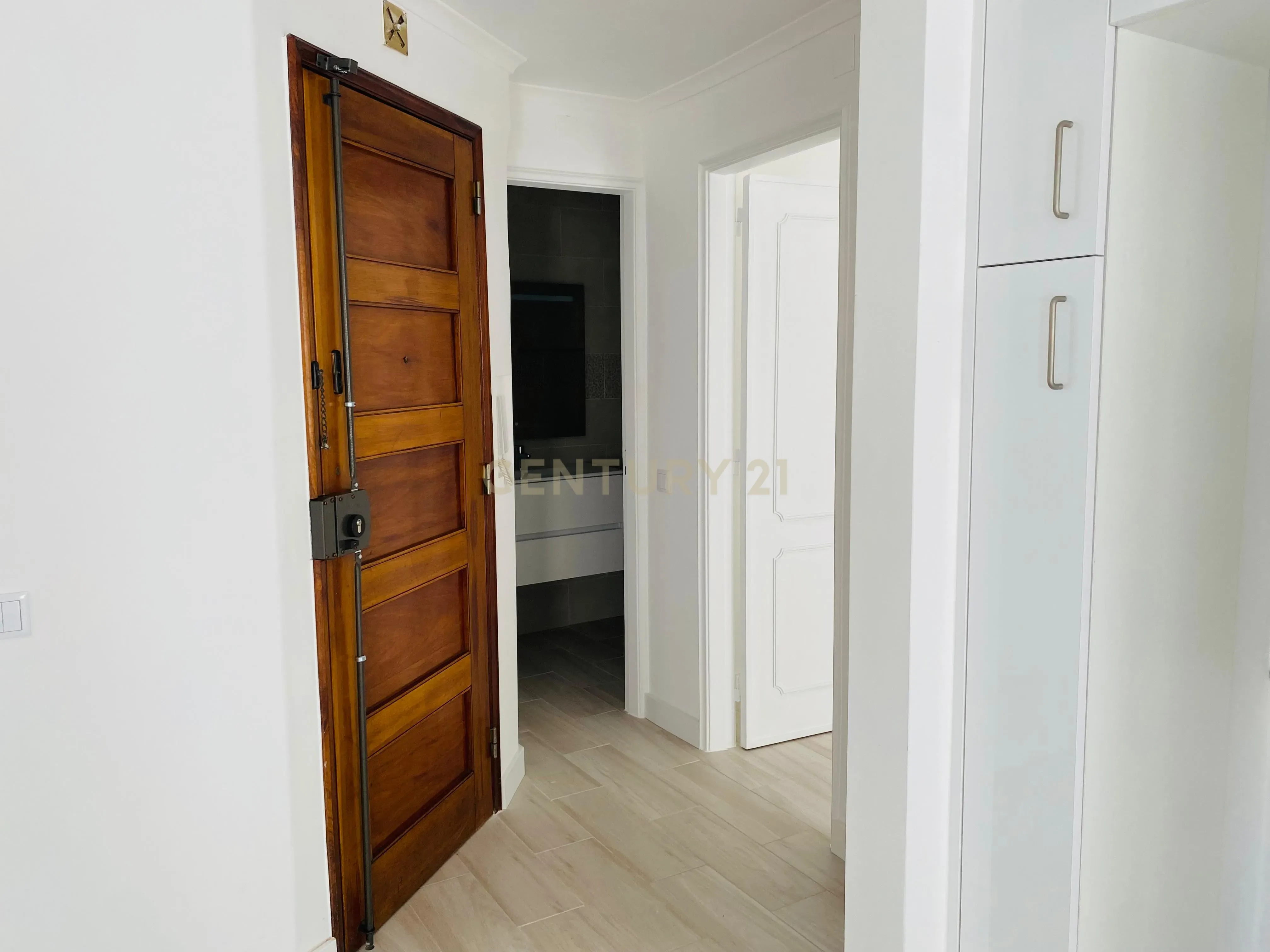 APARTAMENTO T1 PARA ARRENDAMENTO EM CAMPO DE OURIQUE - Image 7