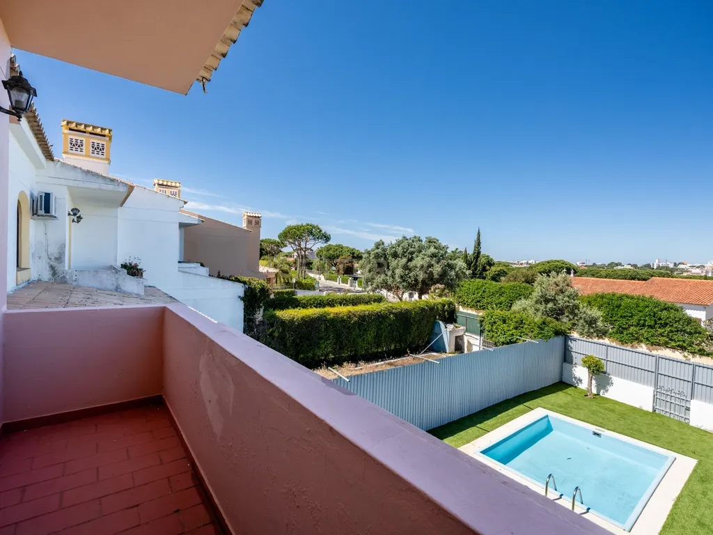 Moradia T3+1 na Fonte Santa, Quarteira - Image 39