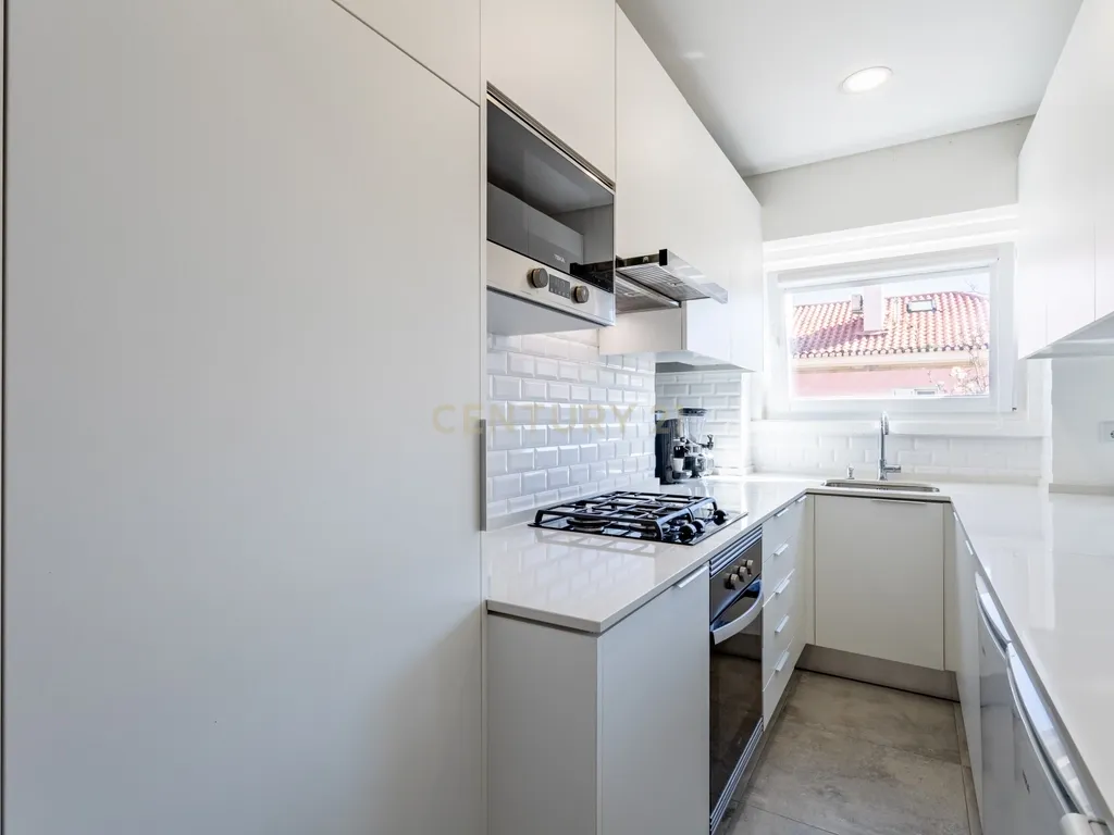 Apartamento T2 transformado em T3 com charme único em Alvalade - Image 8