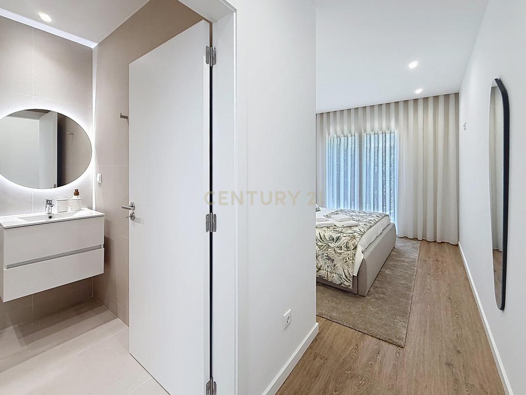 Apartamento Novo com Terraço e Piscina Privativa em Nazaré - Image 20