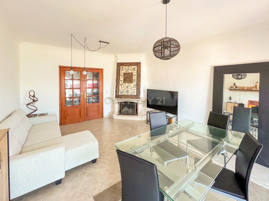 Apartamento T2 com Sótão e garagem - Torres Vedras - Image 3