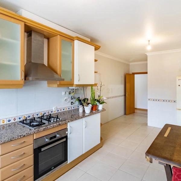 Apartamento T4 (duplex) -Marinha Grande - Image 2
