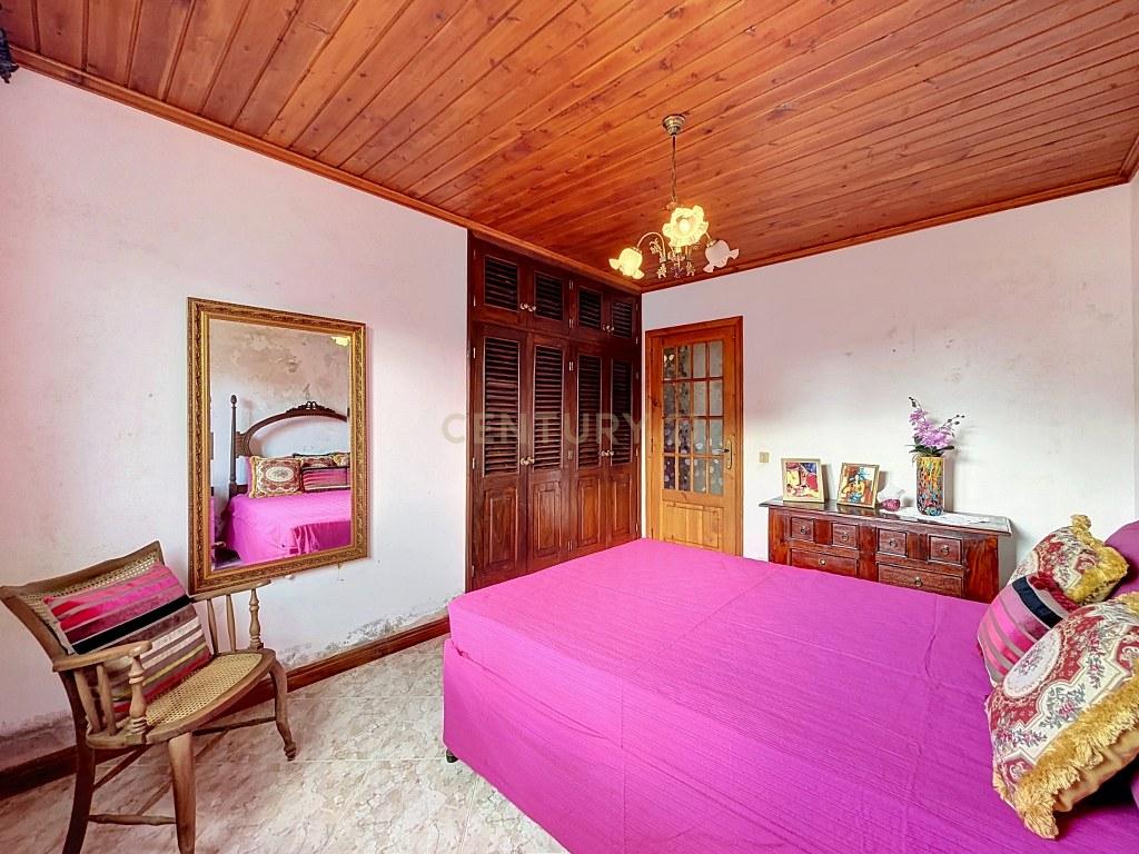 Moradia T3+1 térrea com garagem, jardim e amplo terreno — Aflitos, Fenais da Luz - Image 15