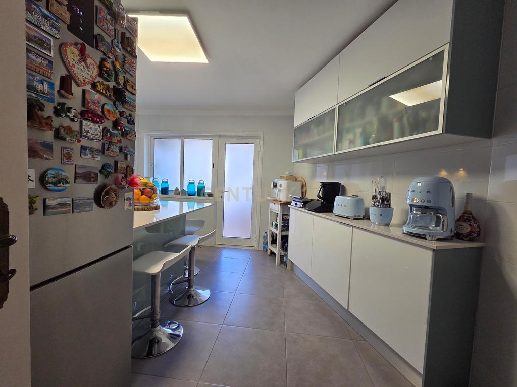 Apartamento T2 | Varanda | Remodelado | Garagem Individual | Centro de Fânzeres - Image 6