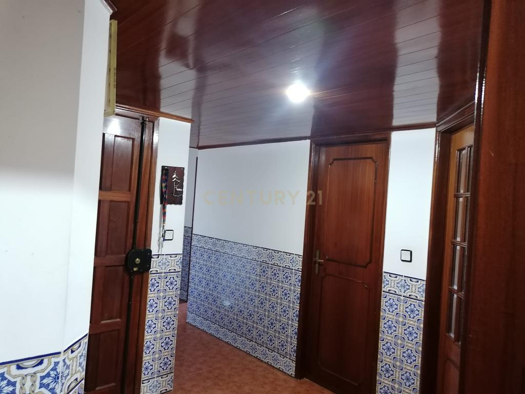 Apartamento T2 em Seixal com Elevador e Proximidade a Serviços - Image 9