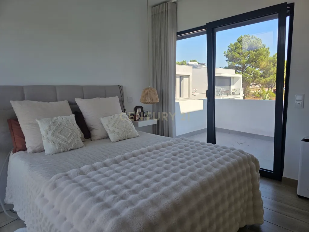 Moradia T3 com piscina e vista mar na Lagoa de Albufeira - Image 32