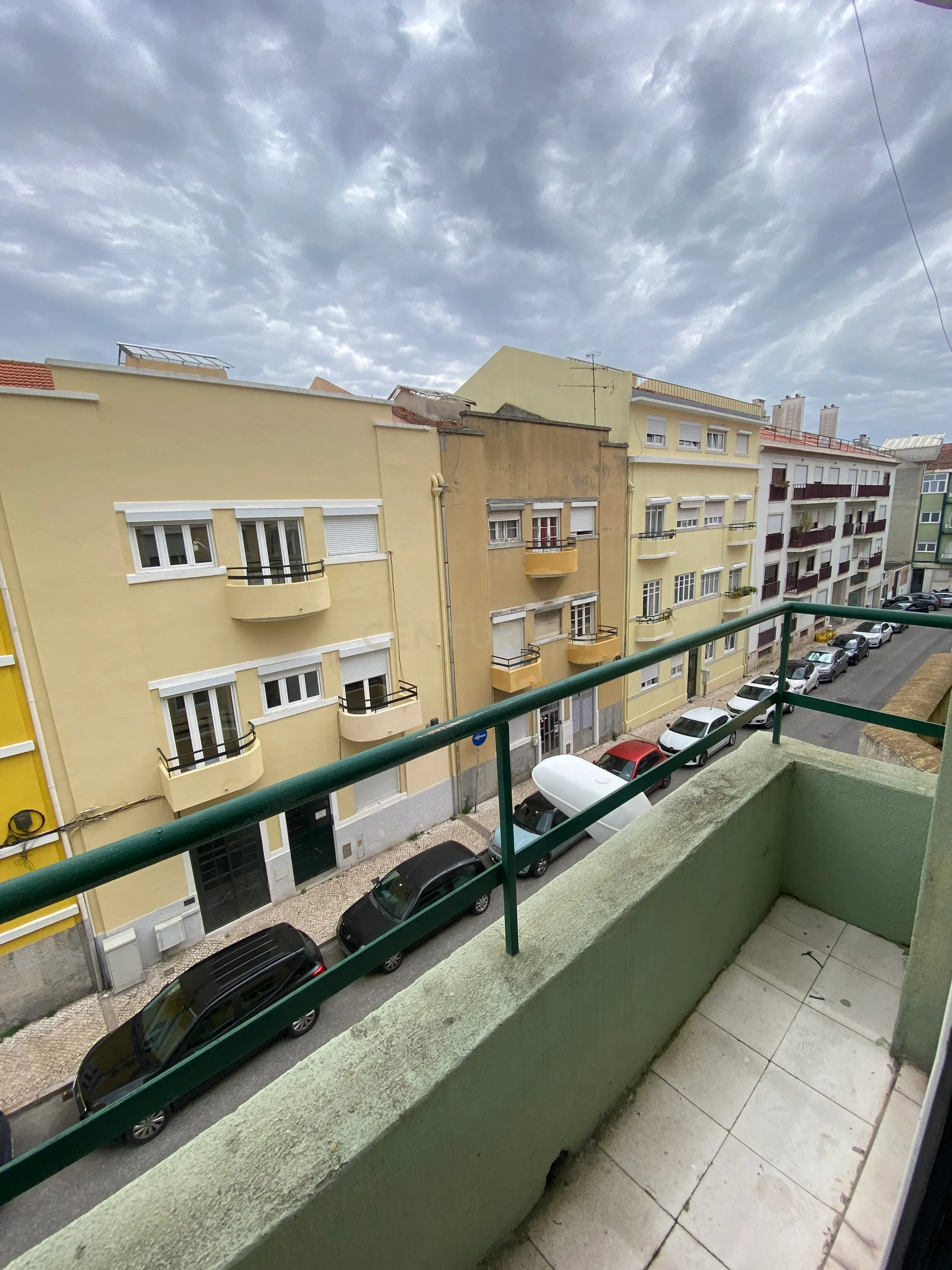 T3 com Sótão Remodelado e Terraço – Alcântara - Image 6