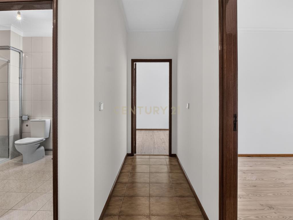T3+1 com Garagem Fechada e Elevador | Lomar – Braga - Image 12