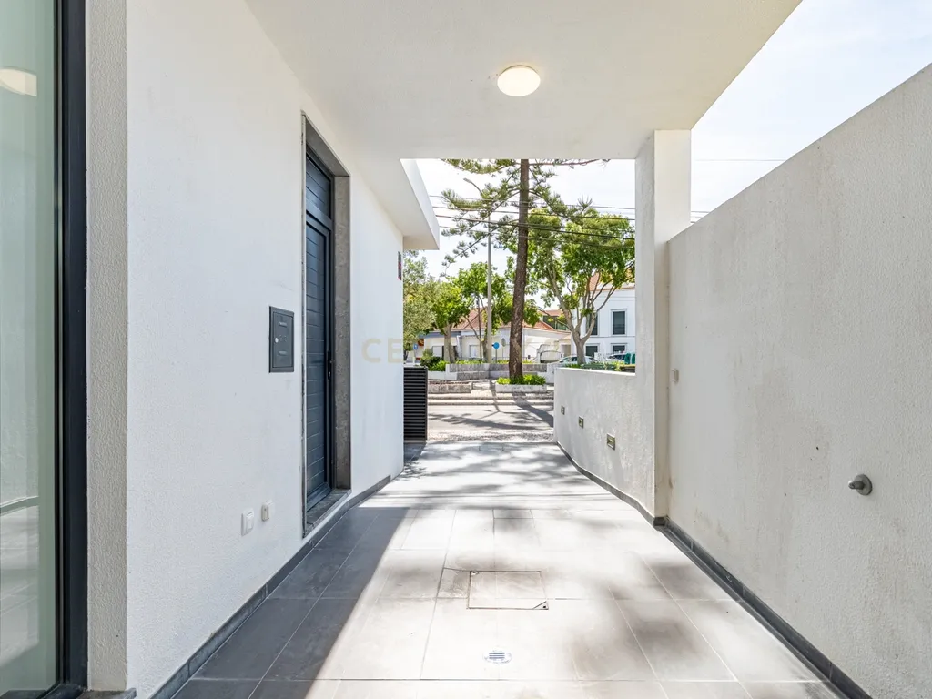 Moradia T3 com 3 Suites e Arquitetura Distinta em Samouco, Alcochete - Image 39