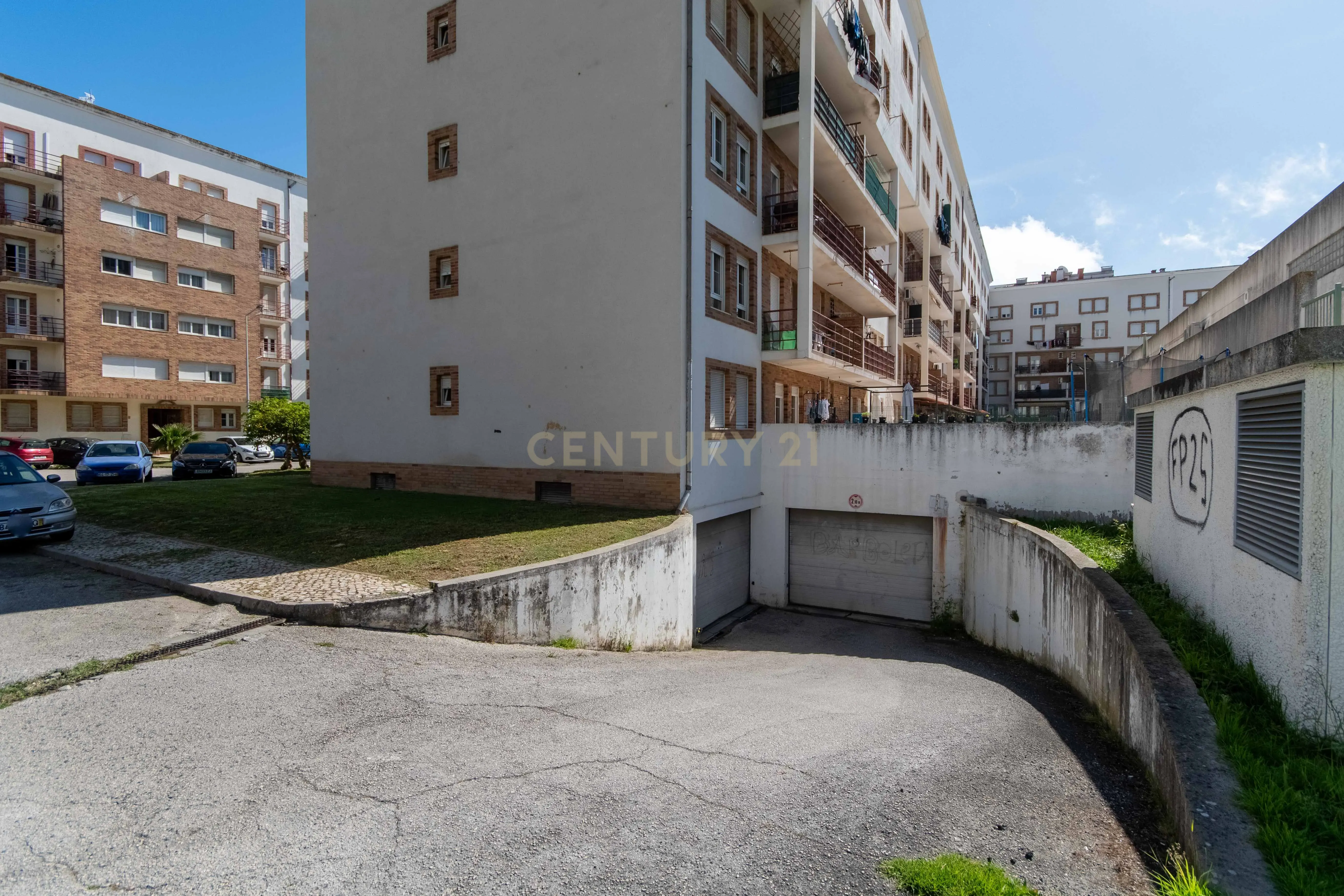 Apartamento T3 à Venda no Edifício Palmeiras - Carregado - Image 24