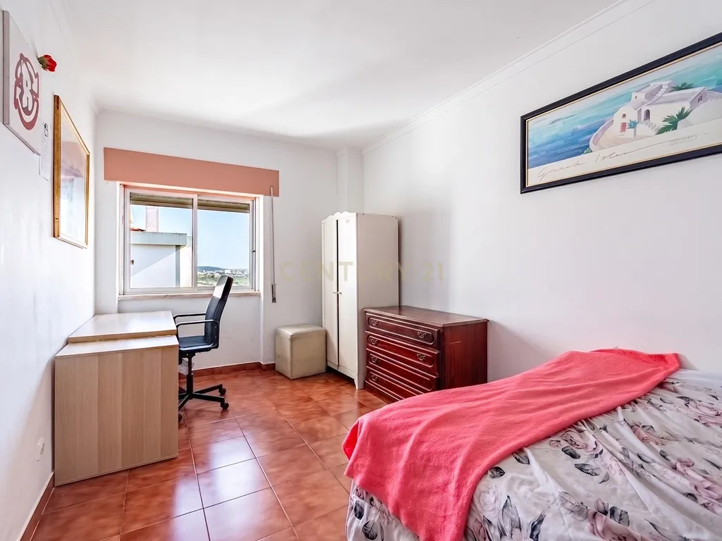 Apartamento T2+1 na Arroja com Varanda e Elevador - Image 3