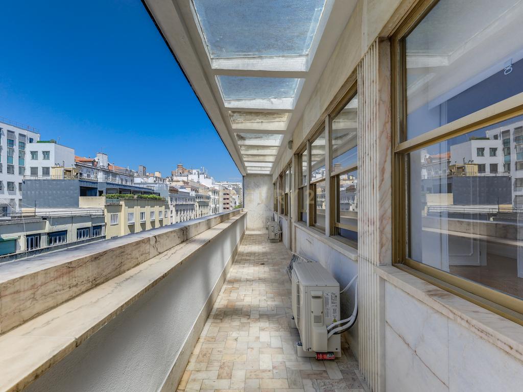 Escritório em zona de prestígio com 210 m² a 30 metros da Avenida da Liberdade! - Image 29