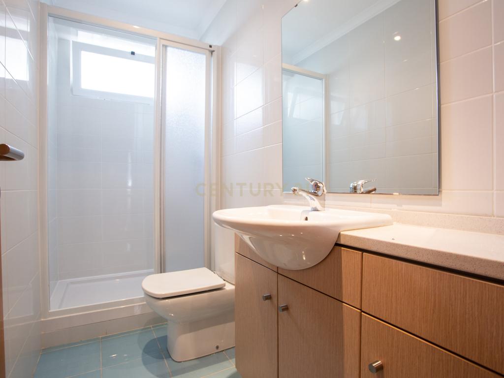 Apartamento T2 ,com suite, perto do metro do alto dos moinhos - Image 12