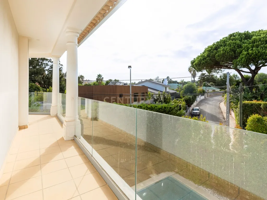 Moradia T5 de Luxo com Piscina, Ginásio, Sauna e Garrafeira em Birre, Cascais - Image 34