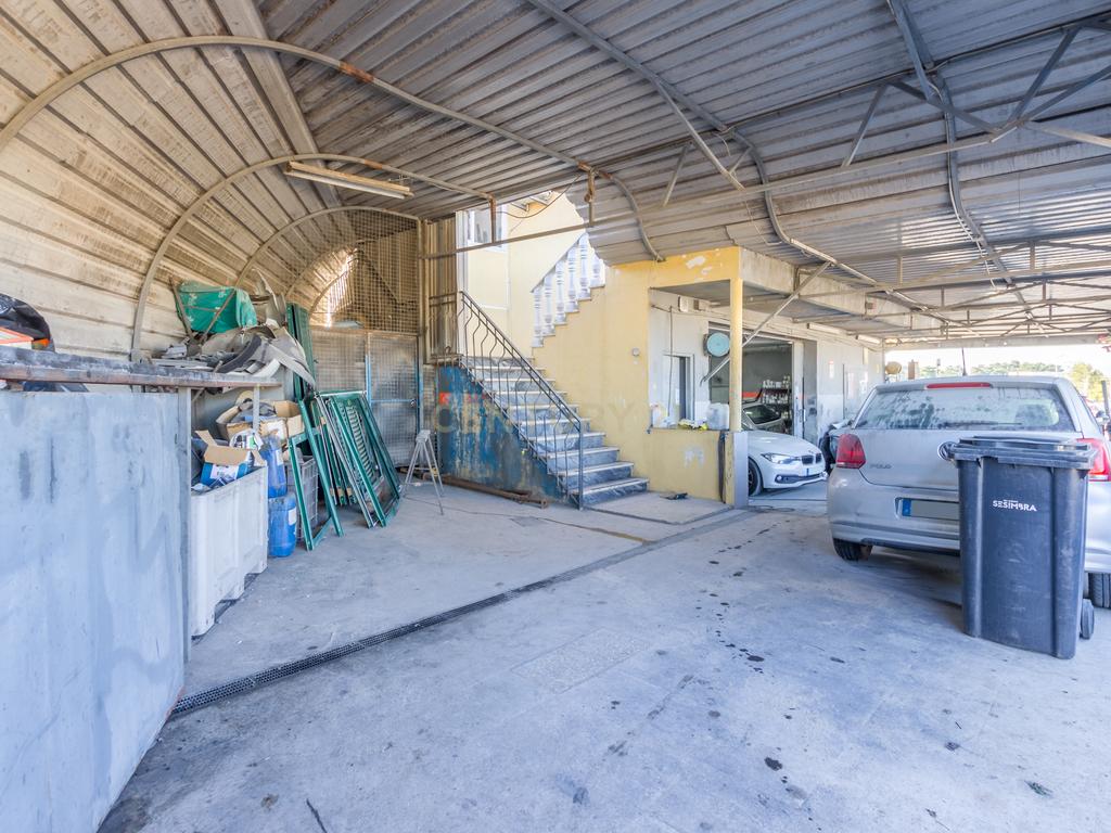 Quinta do Conde/ Courelas da Brava - Moradia isolada, legalizada, inserida em lote de 528m2, com habitação no 1º andar e oficina no r/c. - Image 19