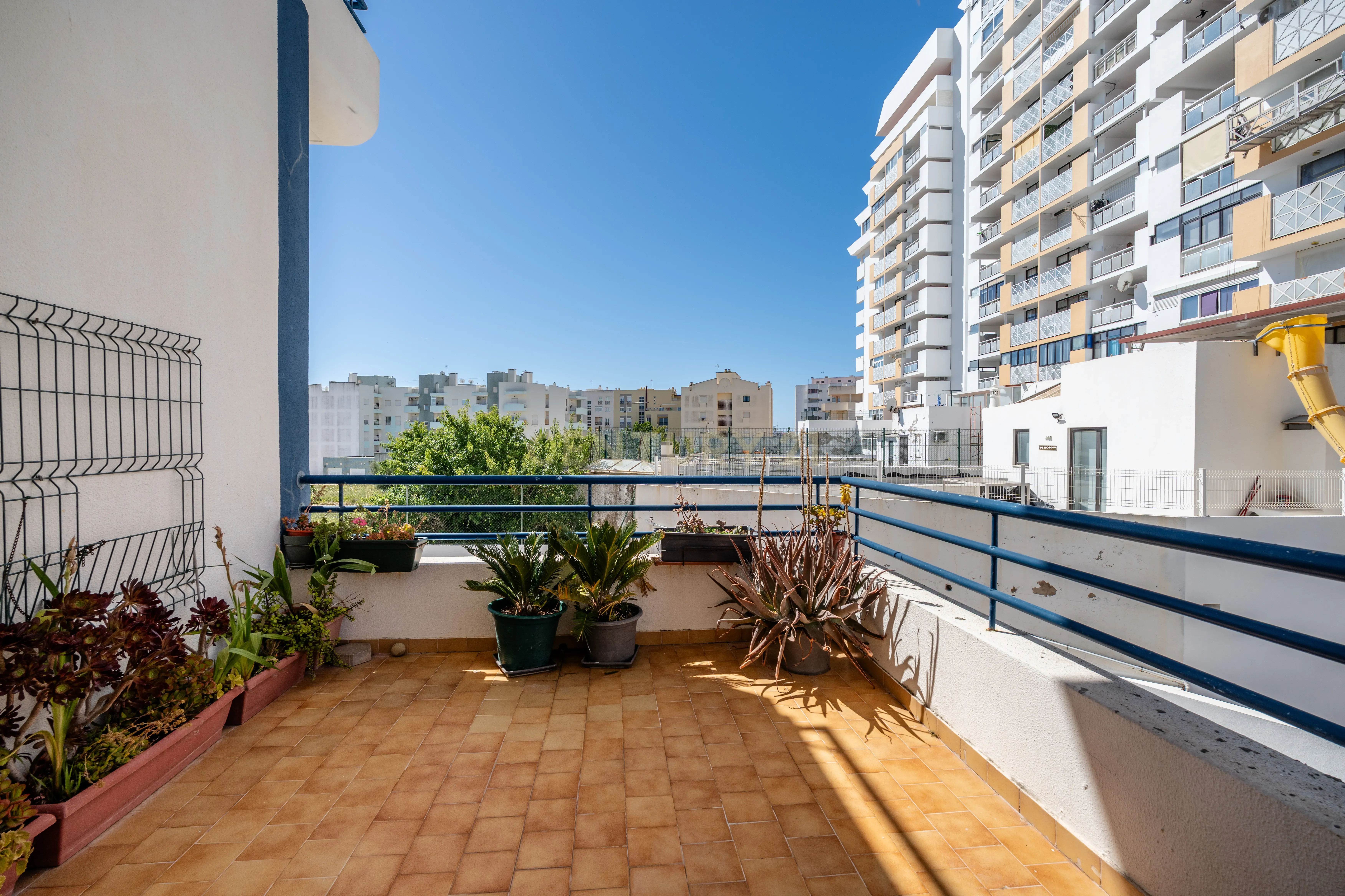 Fotografia 5 de T1 de origem convertido em T2 à venda no Edifício Solário, Armação de Pêra – Silves, Algarve