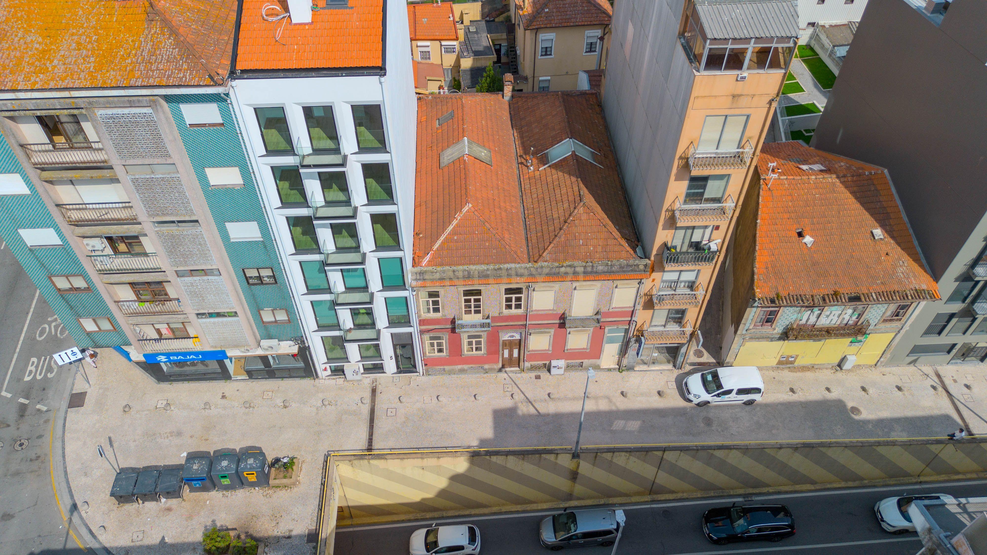 Fotografia 2 de Prédio para Reabilitação com PIP Aprovado | Rua de Faria Guimarães, Porto