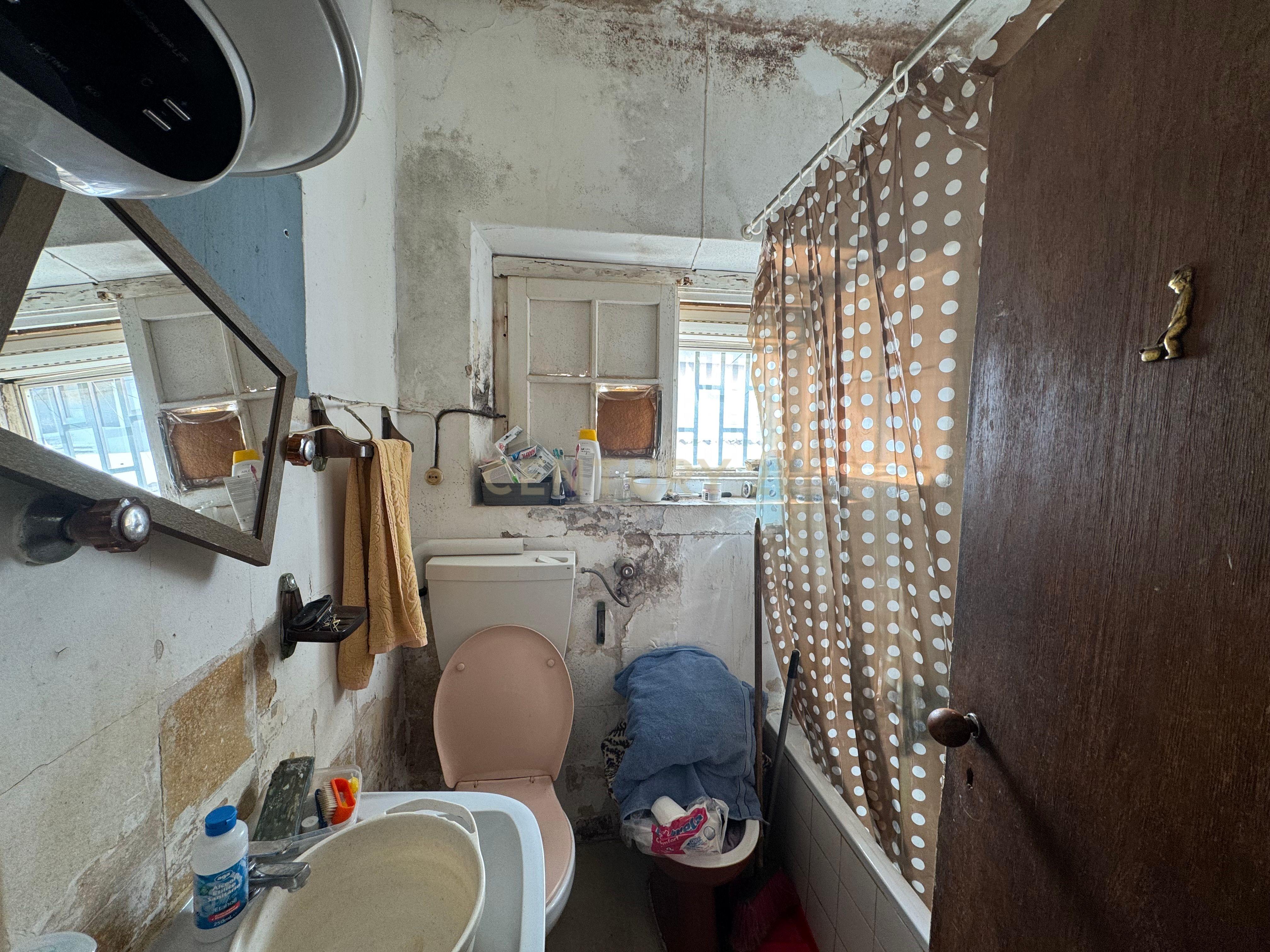 Fotografia 7 de Moradia para Remodelar com imenso Potencial no coração de Faro