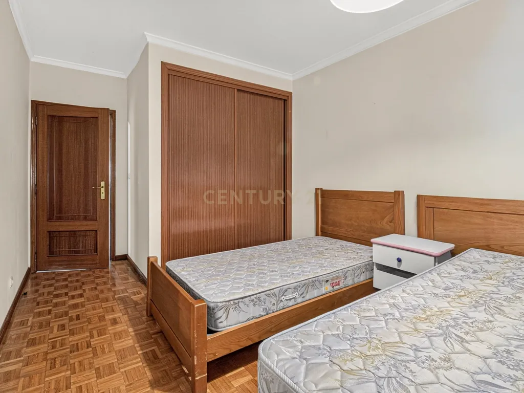 Apartamento T3 com Garagem Fechada, excelente localização!! - Bragança - Image 11