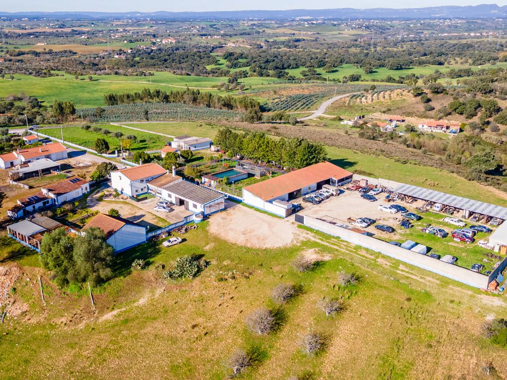 Quinta com 25.800M2 com moradia T6 em Casével, Santarém. - Image 51