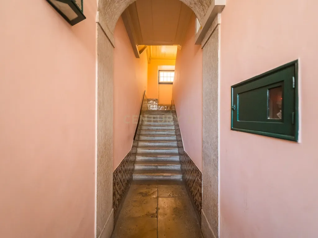 Excelente Apartamento T2 | Janelas Verdes - Image 36