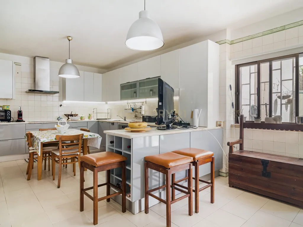 Apartamento T3+1 com varandas e terraço, junto ao Mercado da Vila, Cascais. Em Venda! - Image 7