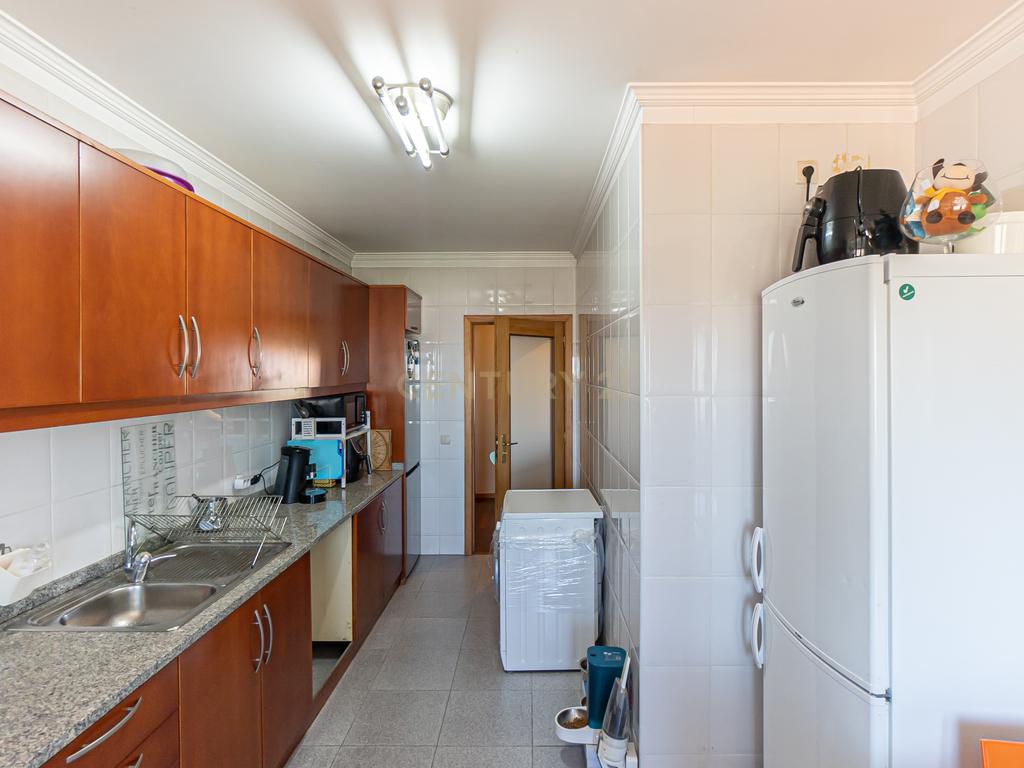 Apartamento T3 com Vista Panorâmica em Canidelo, Vila Nova de Gaia - Image 17
