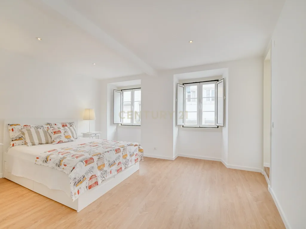 Apartamento T2 Triplex* em Santos-o-Velho – Janelas Verdes | Estrela - Image 22