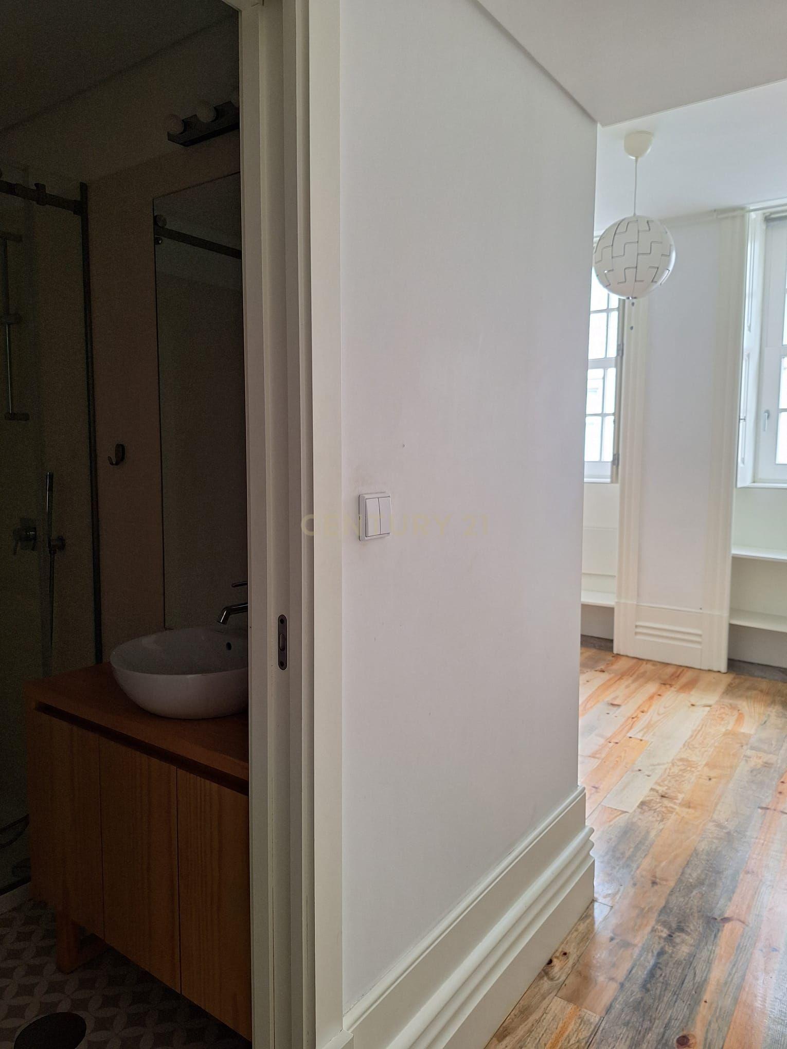 Apartamento T2 moderno na Rua do Bonfim, Porto. - Image 18