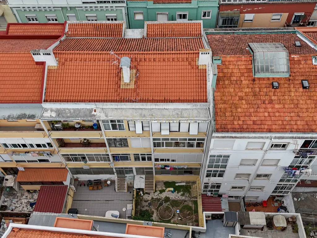 Apartamento T3 com Terraço/ Remodelação Total (Queluz) - Image 38