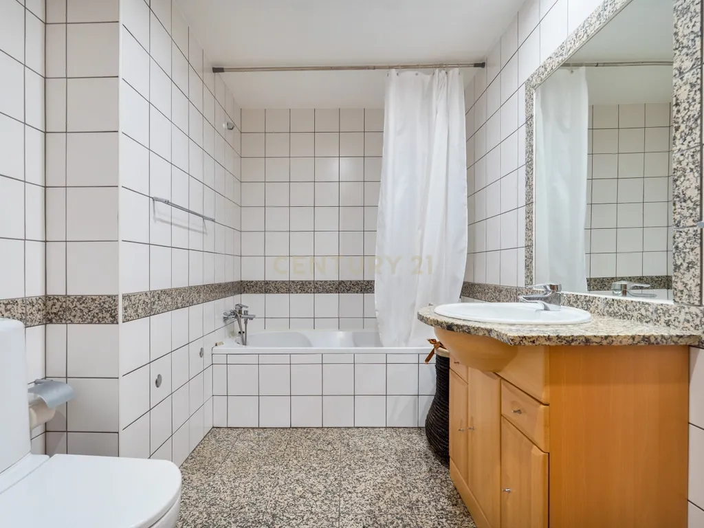 Excelente T3 em Lagoa | Localização Privilegiada perto de Tudo - Image 33