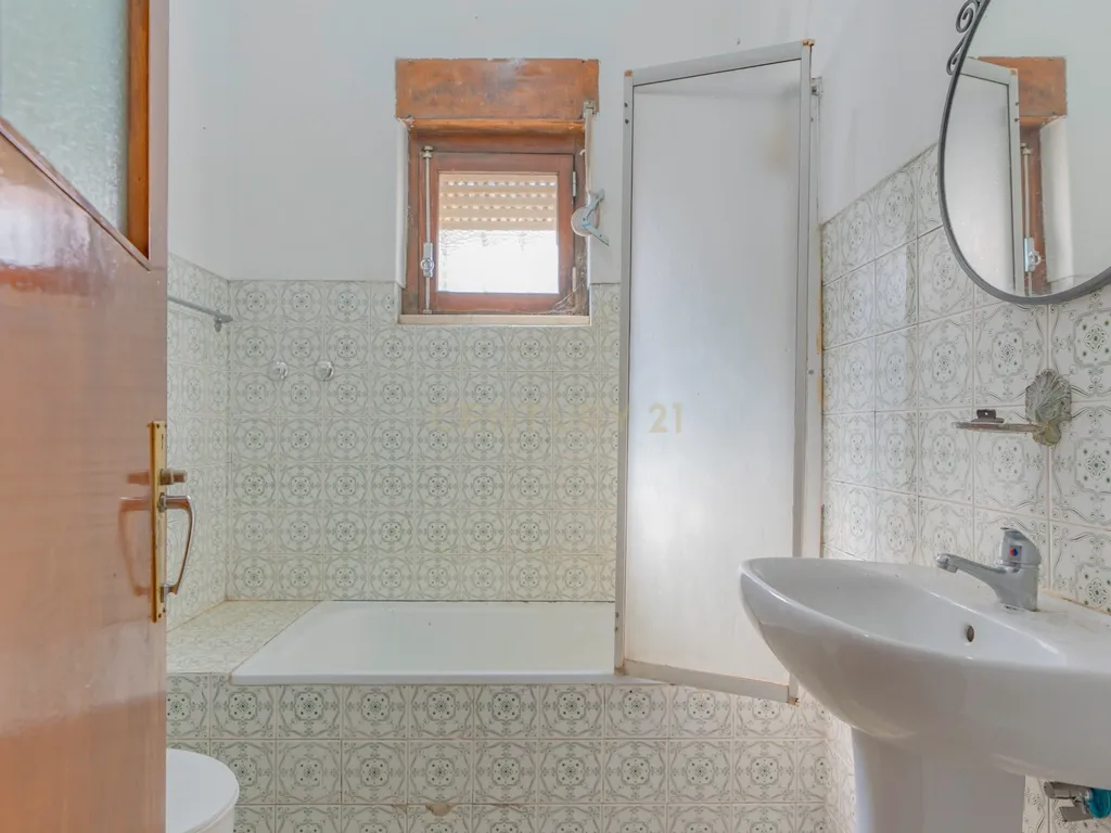 Moradia Isolada com Terreno de 1041 m² – Um Mundo de Possibilidades! - Image 30