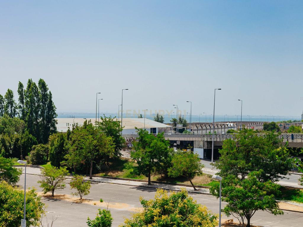 T2 para arrendamento com vista rio no Edifício Âncora – Parque das Nações Sul - Image 2