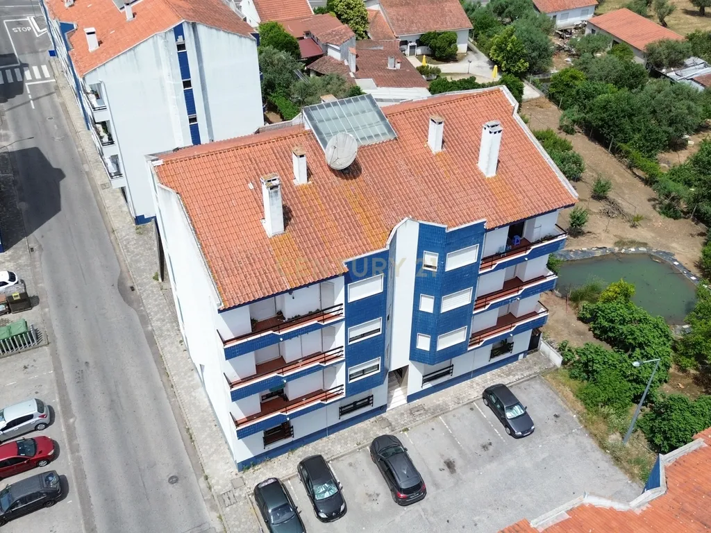 Apartamento T3 com garagem e arrecadação em Abrantes - Image 2