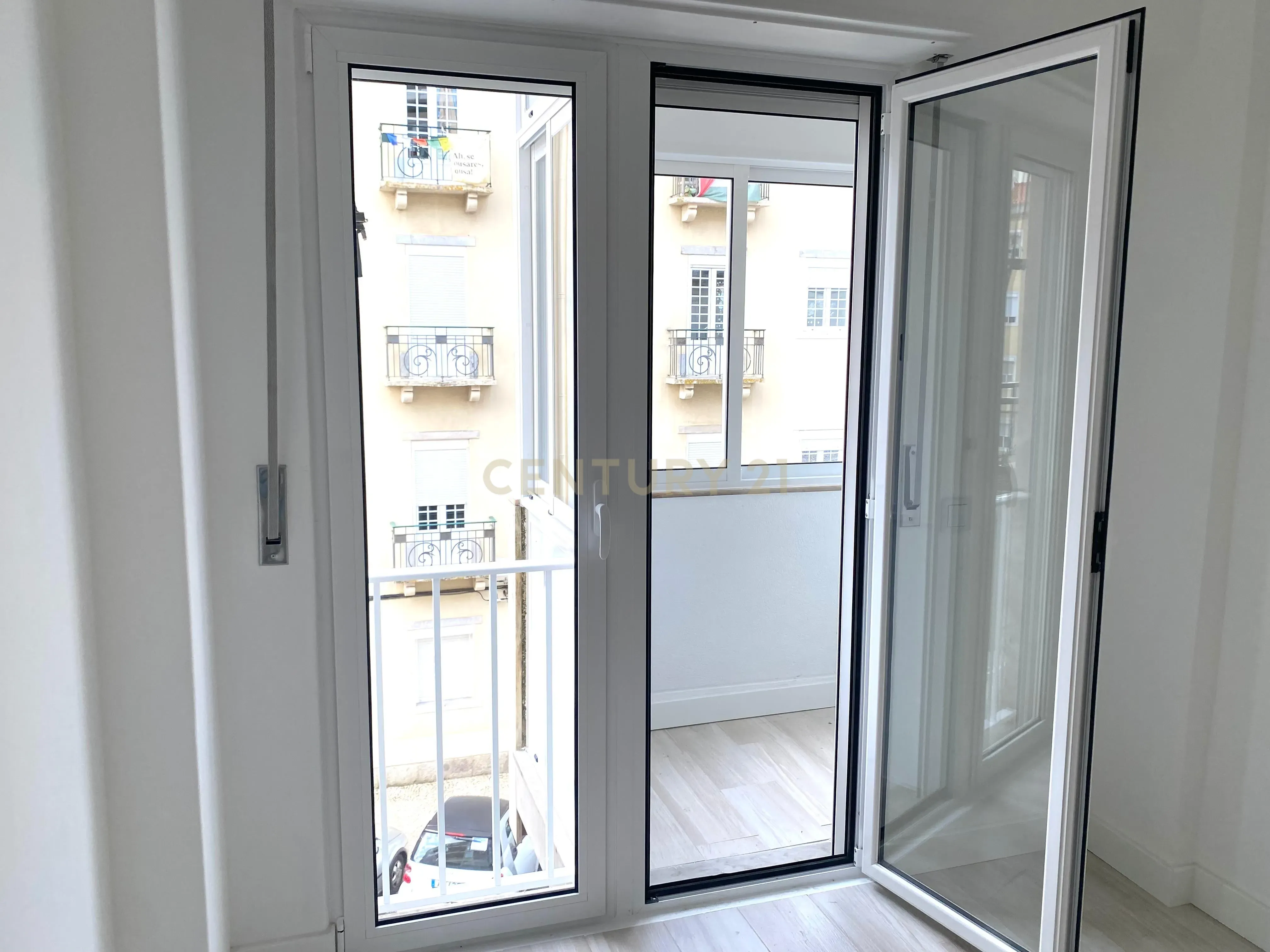 APARTAMENTO T1 PARA ARRENDAMENTO EM CAMPO DE OURIQUE - Image 3