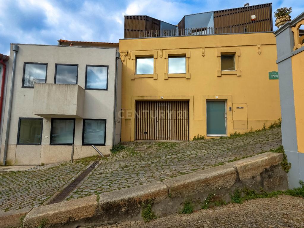Exclusiva Moradia de Luxo no Coração do Ouro – Rua Senhor da Boa Morte, Porto - Image 43