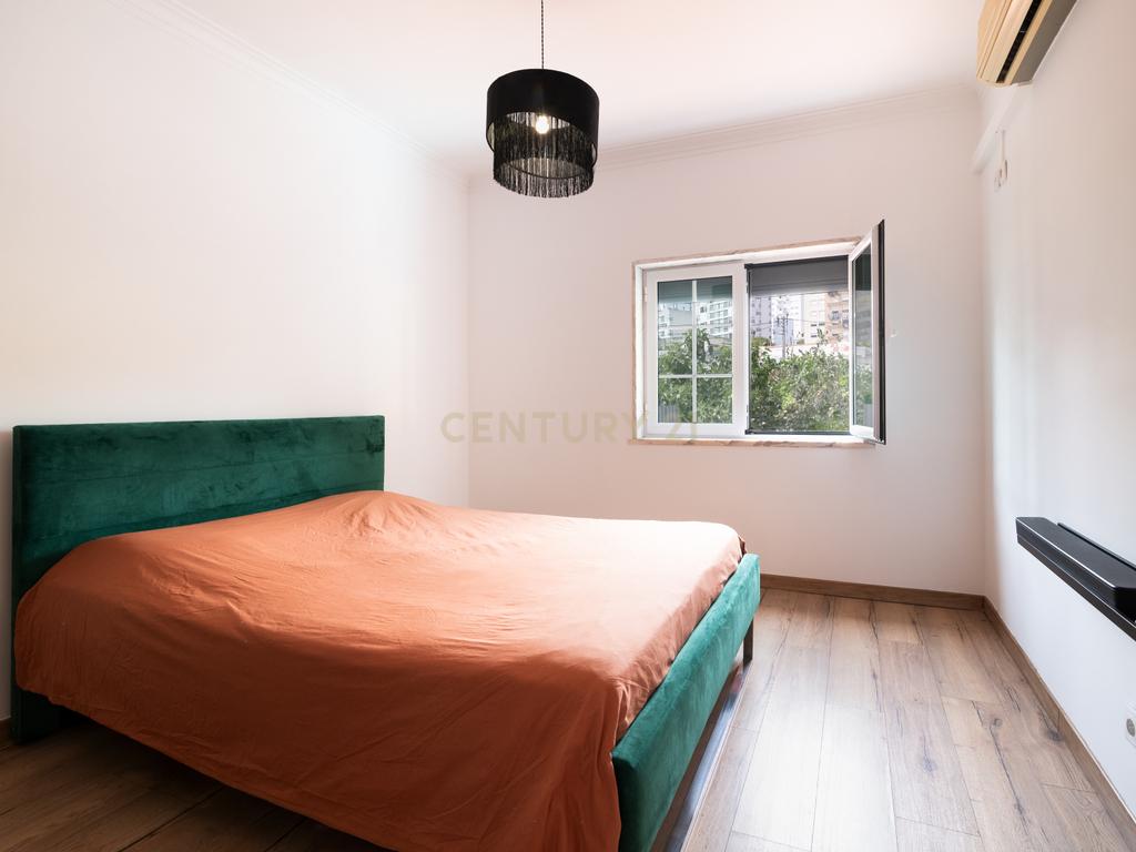 Moradia T4 com piscina e garagem junto às Colinas do Cruzeiro - Image 18