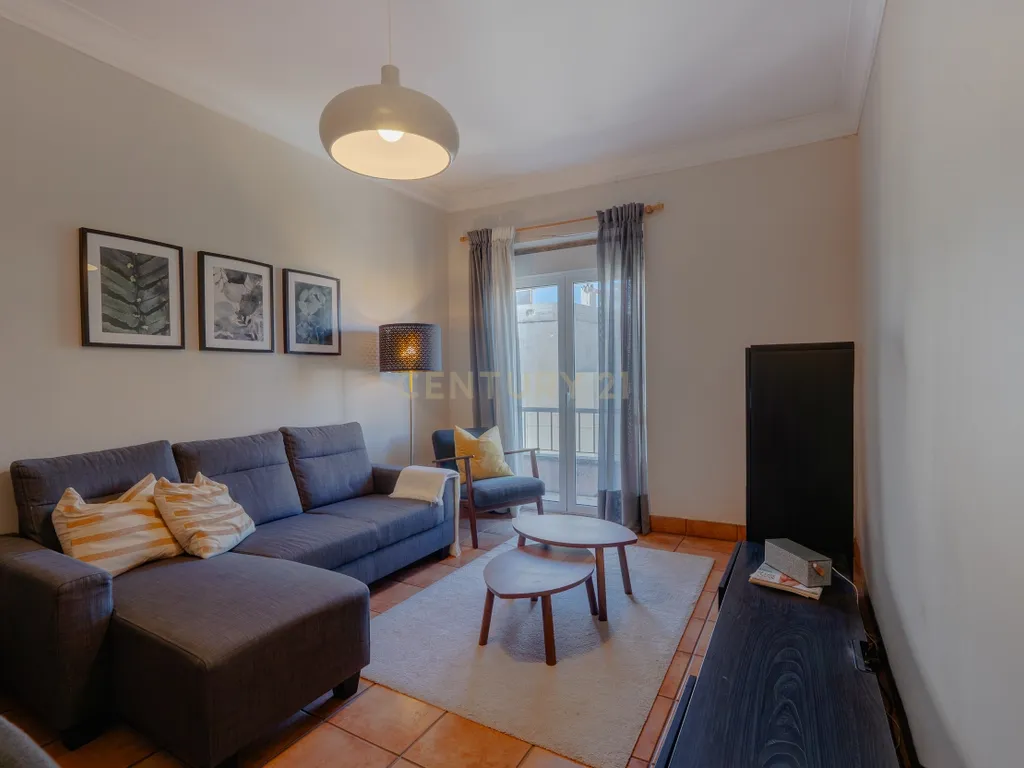 Apartamento T2+1 em Moscavide, Próximo ao Metro - Image 1