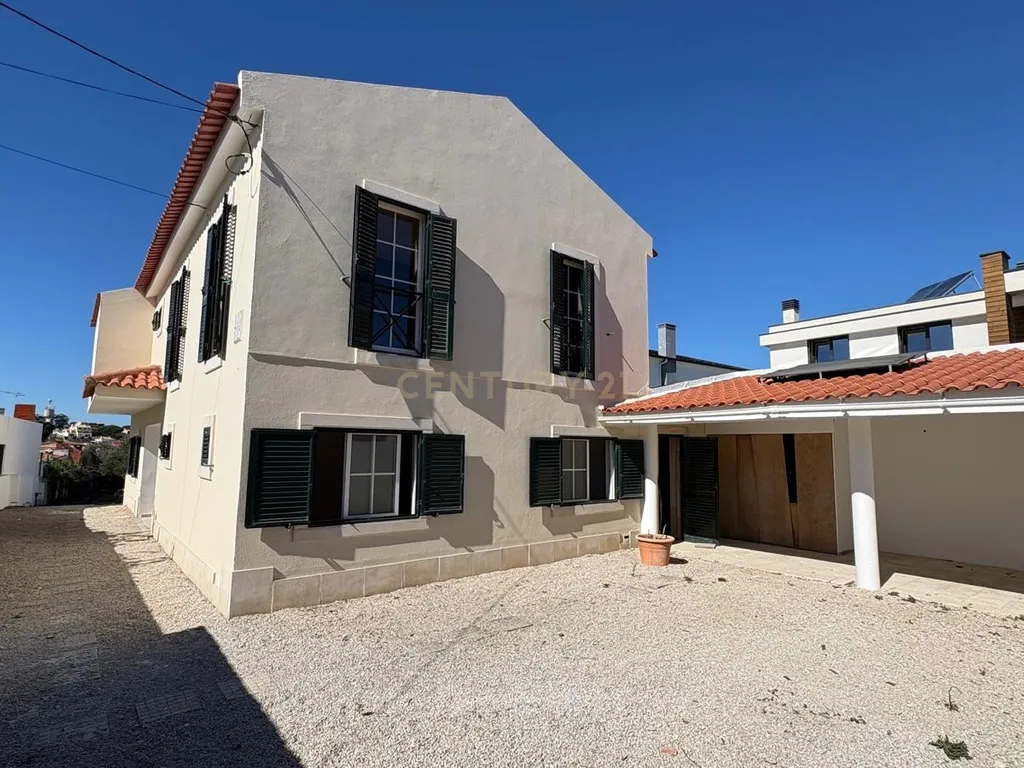 Moradia T4 com amplo lote de 1.262 m² e grande potencial - Image 1